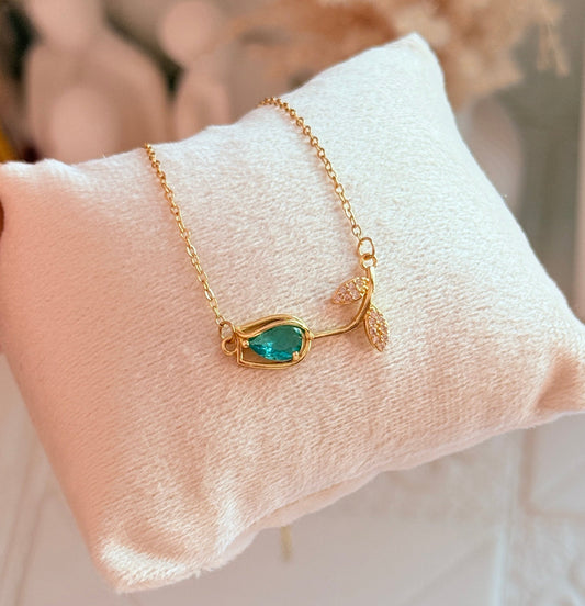 Ocean green tulip necklace