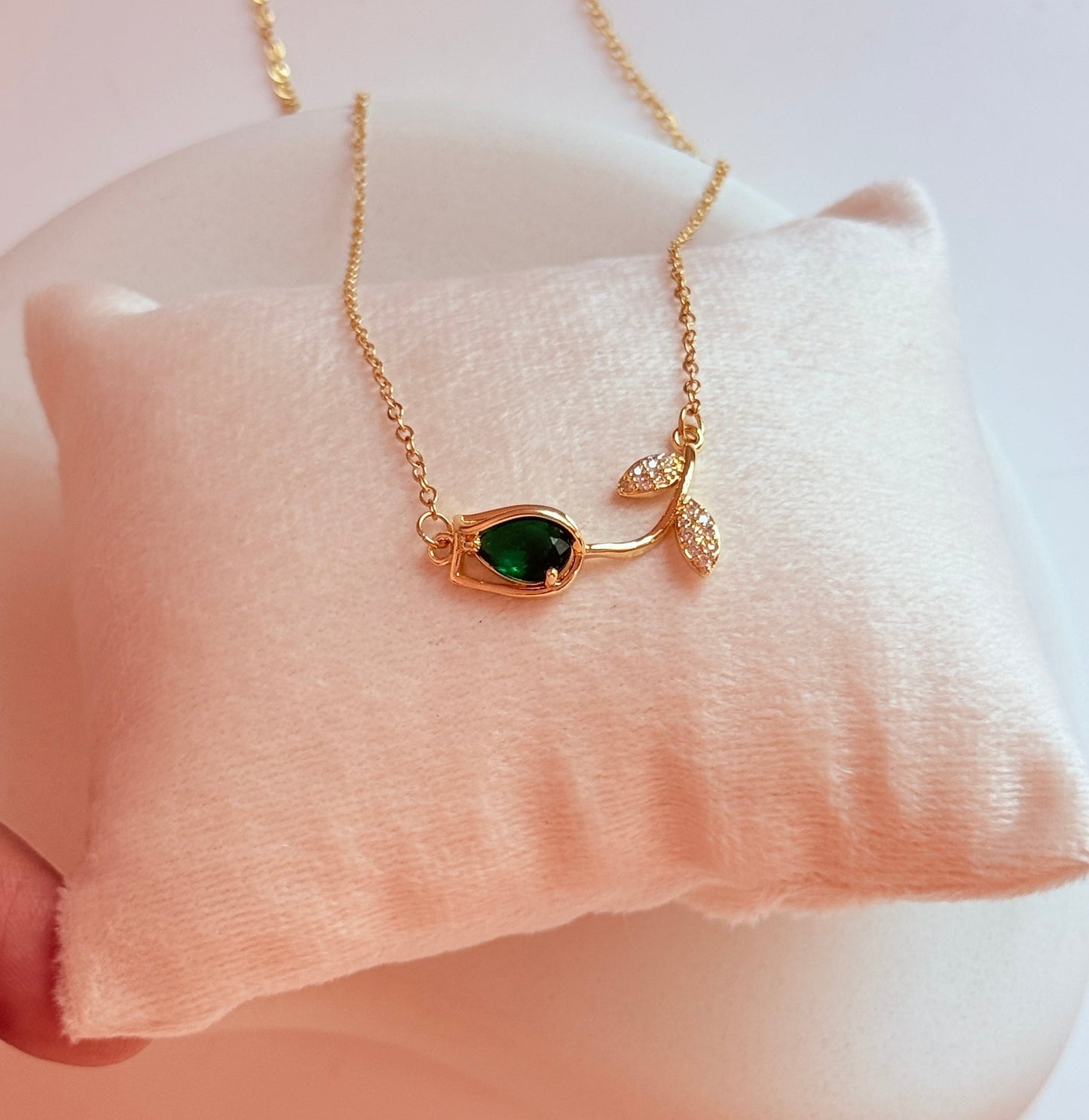 Green tulip necklace