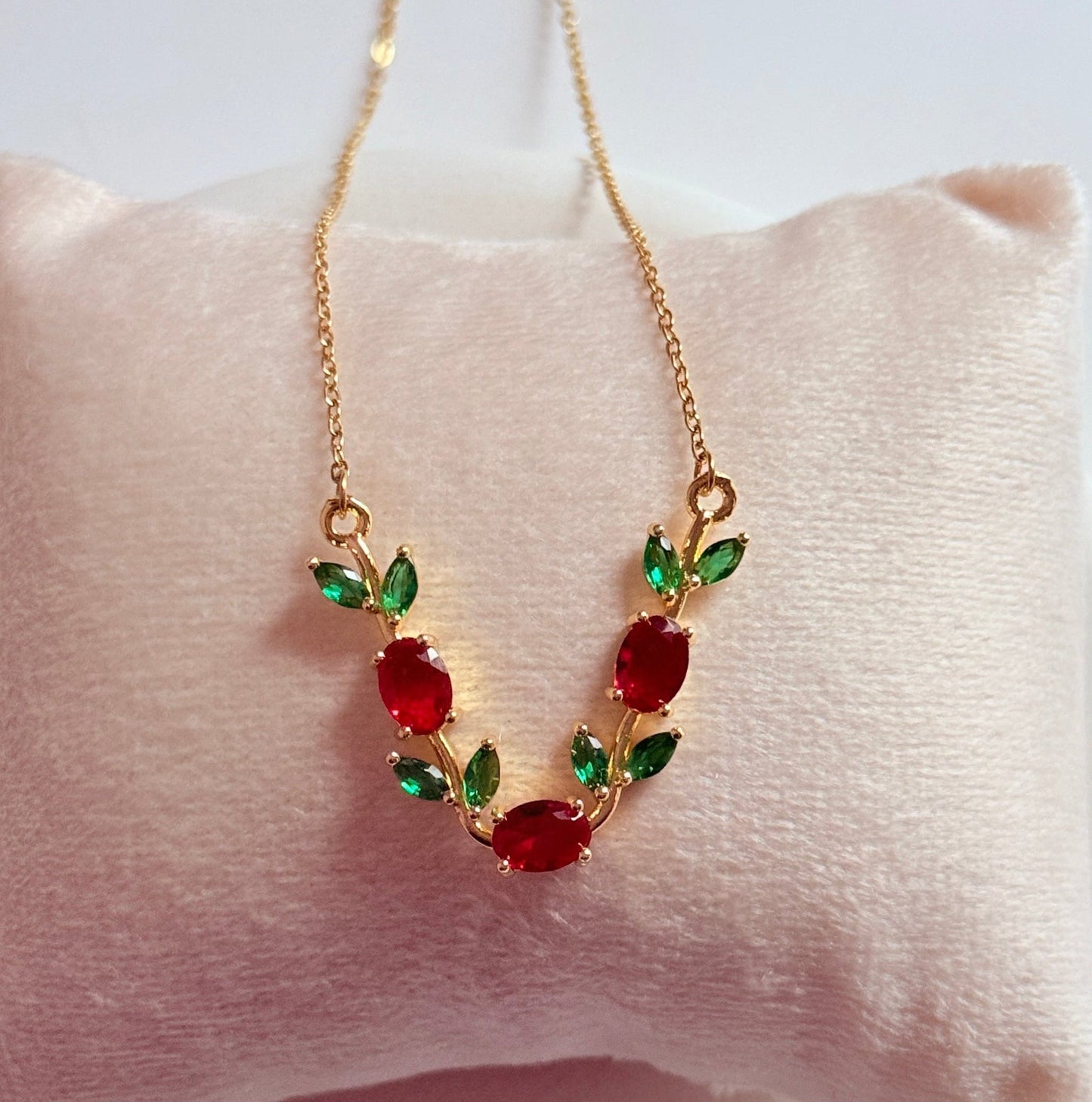 Red green tulip necklace