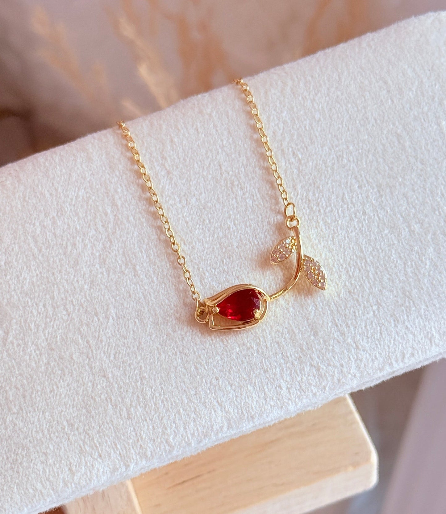 Red tulip necklace