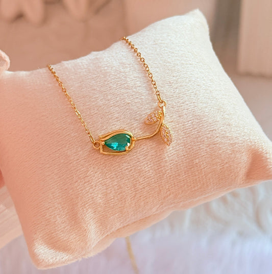 Ocean green tulip necklace