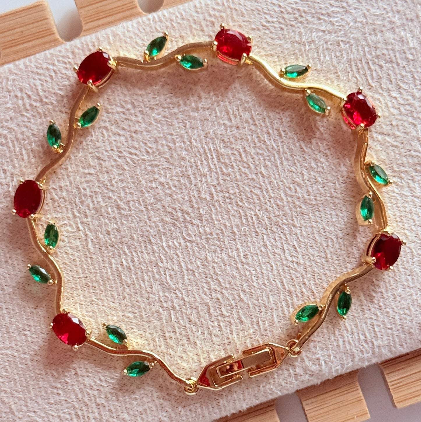 Red green tulip bracelet