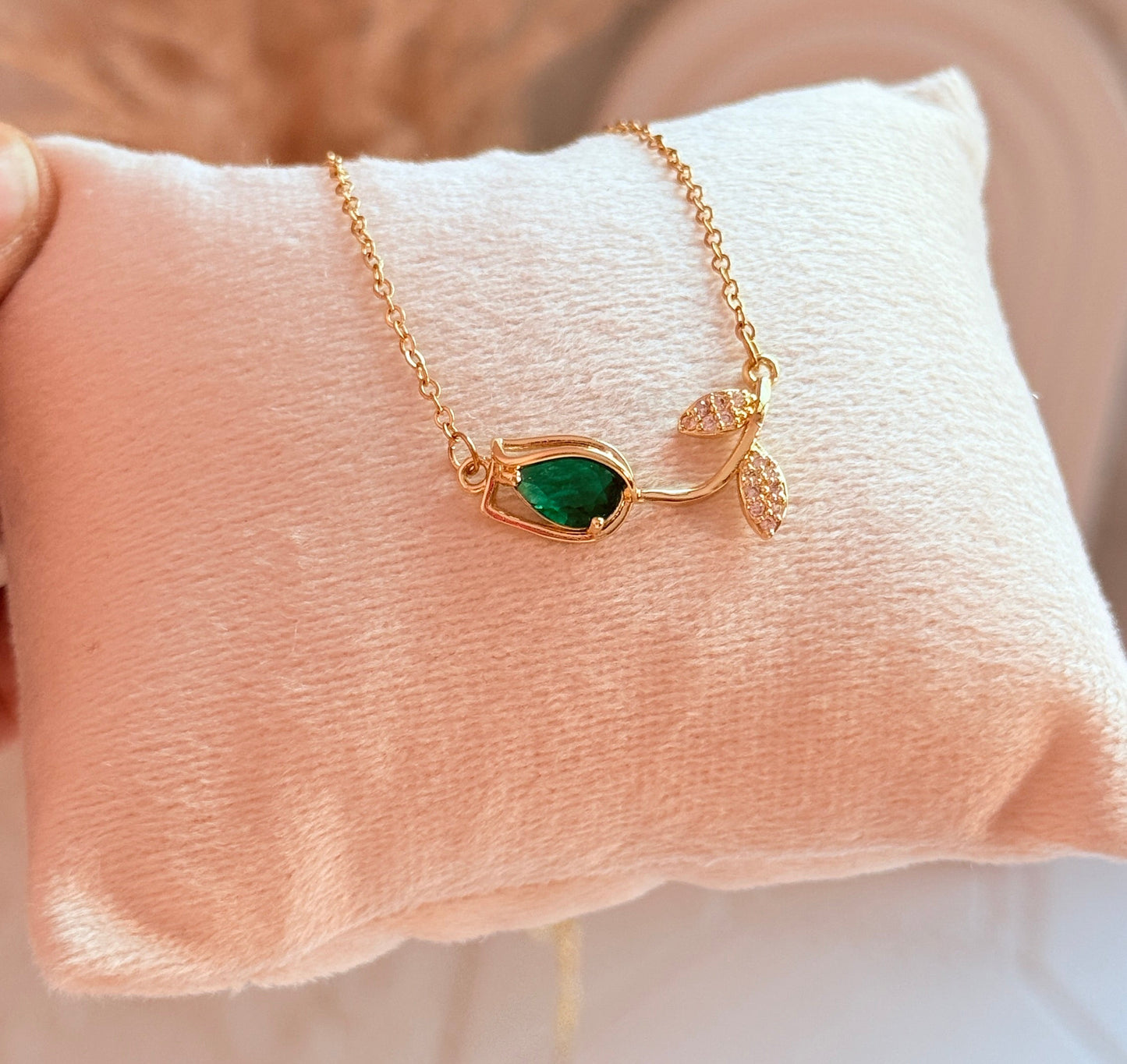 Green tulip necklace