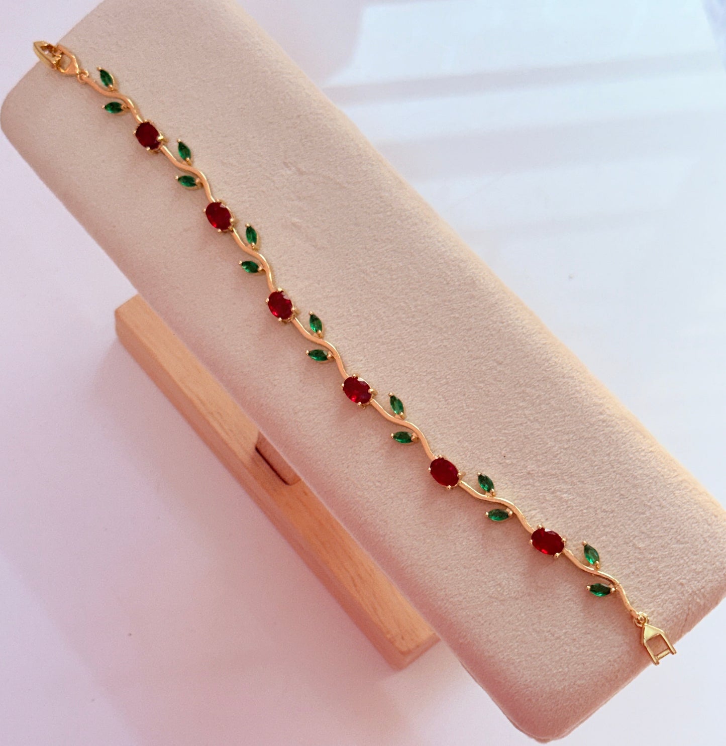 Red green tulip bracelet
