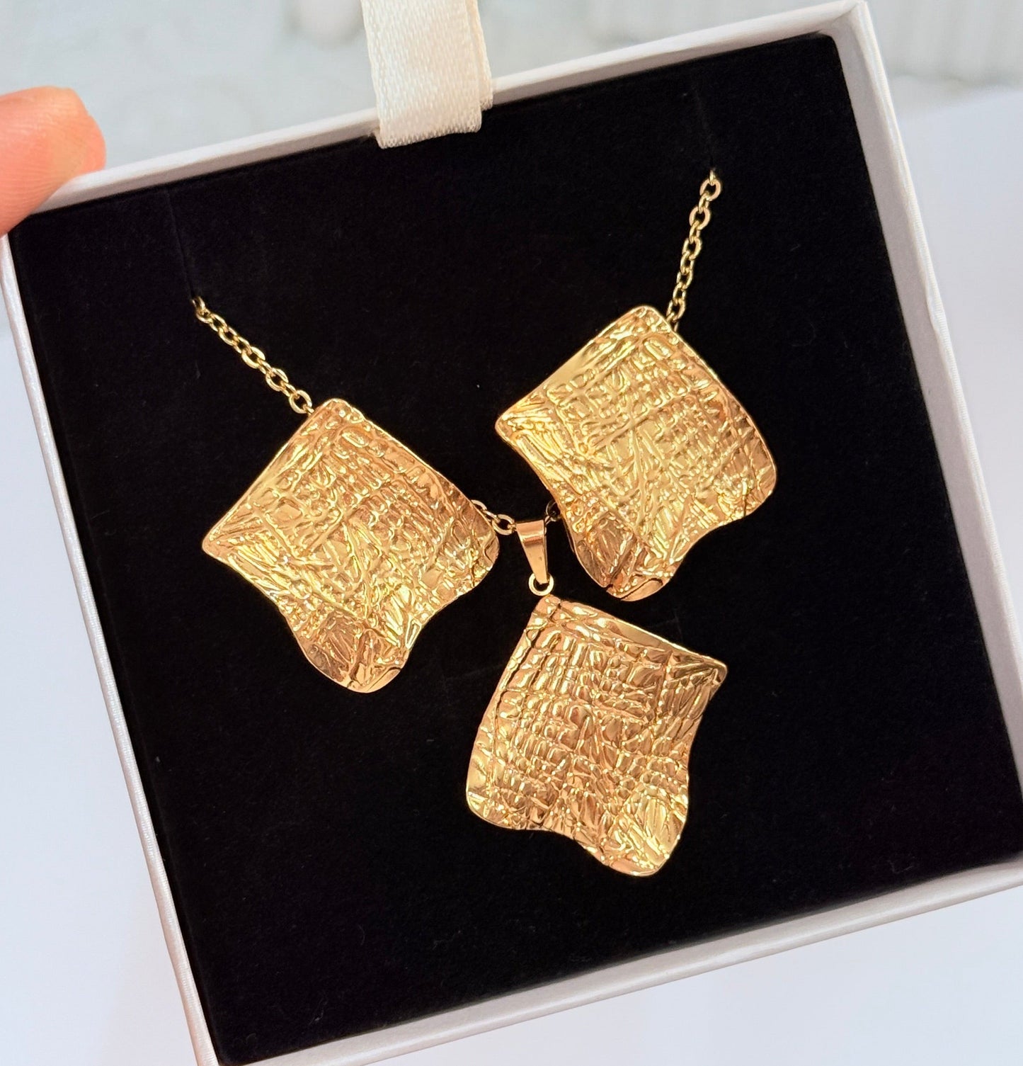 Gold Textured combos