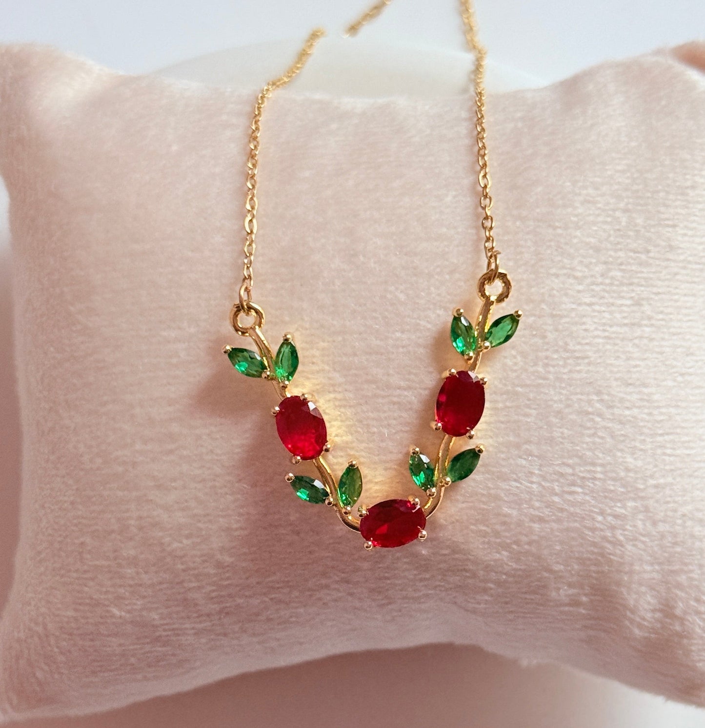 Red green tulip necklace