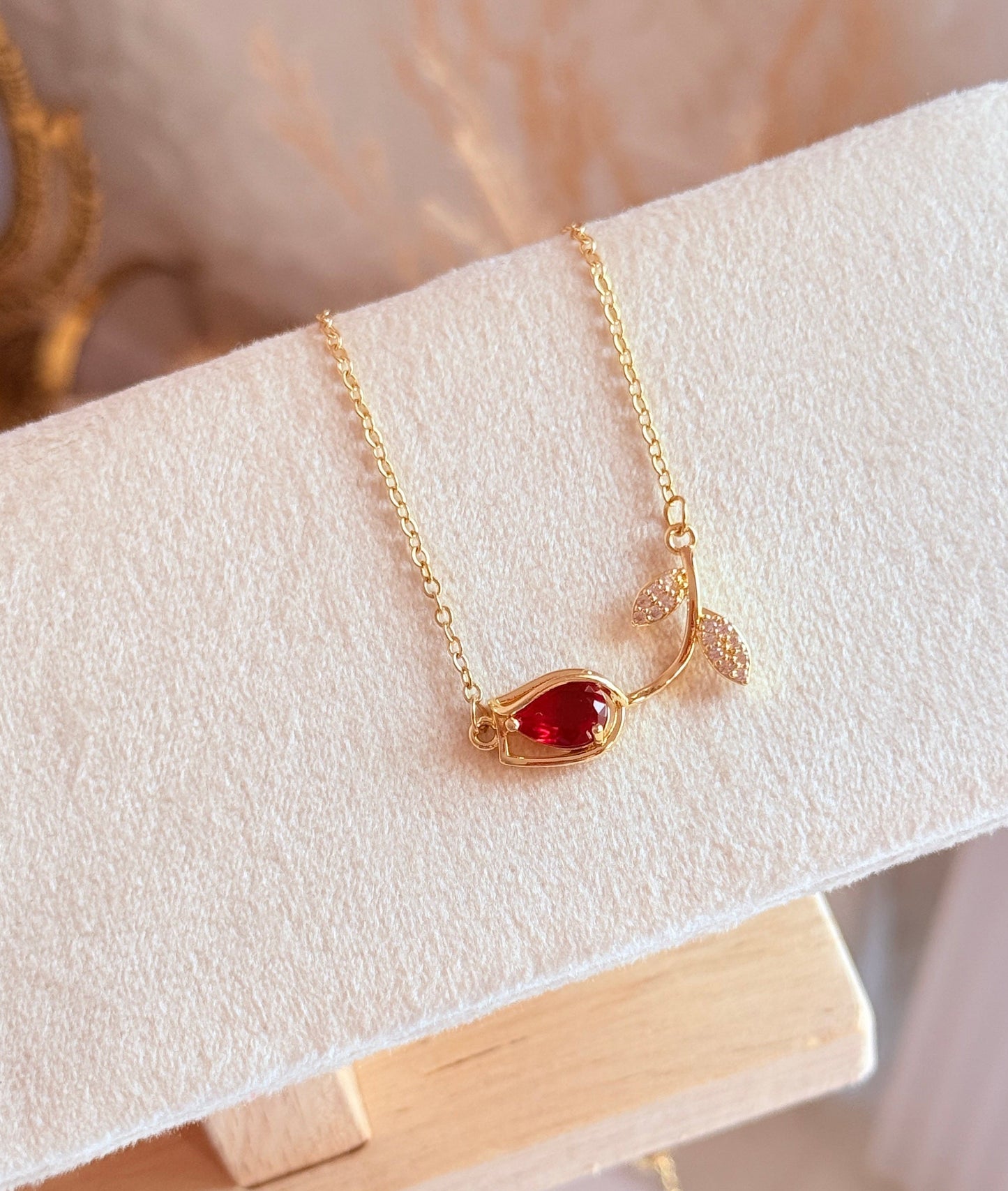 Red tulip necklace