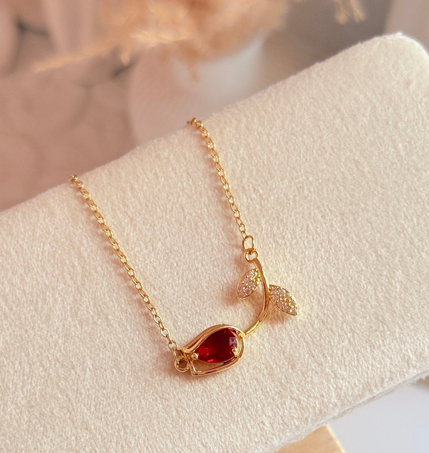 Red tulip necklace
