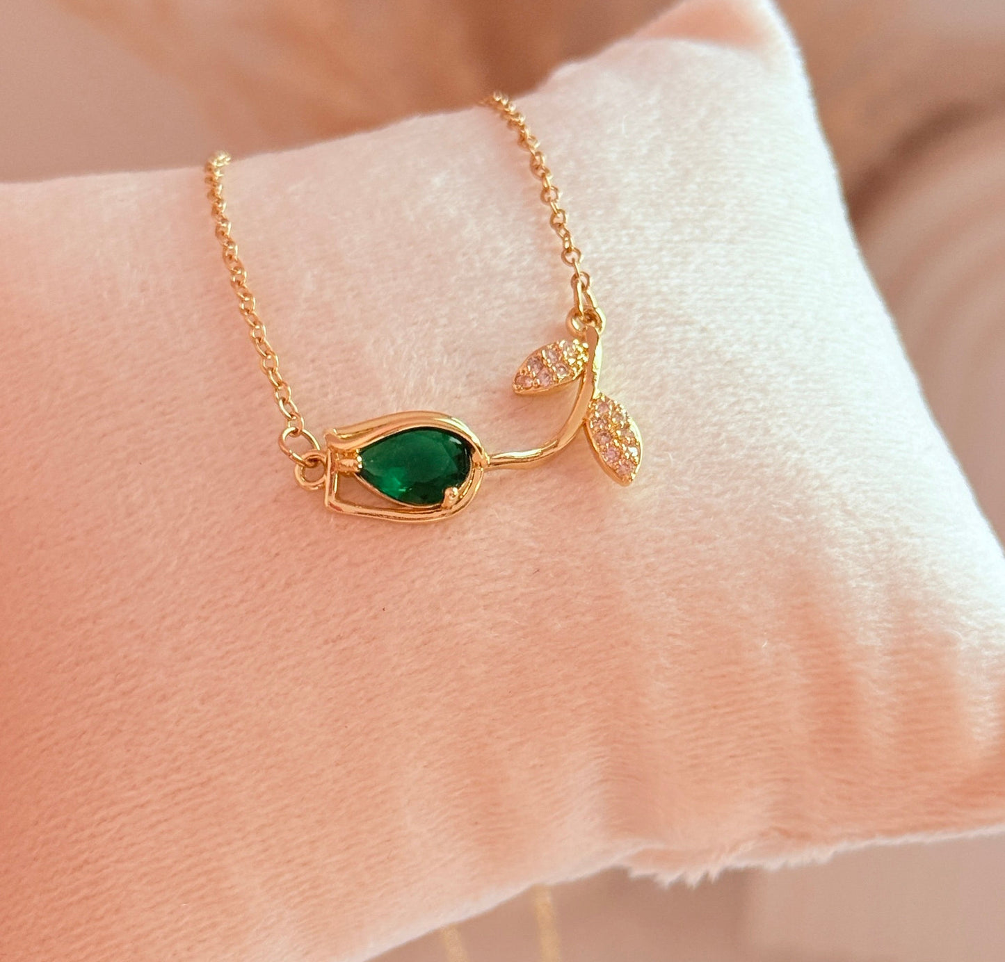 Green tulip necklace