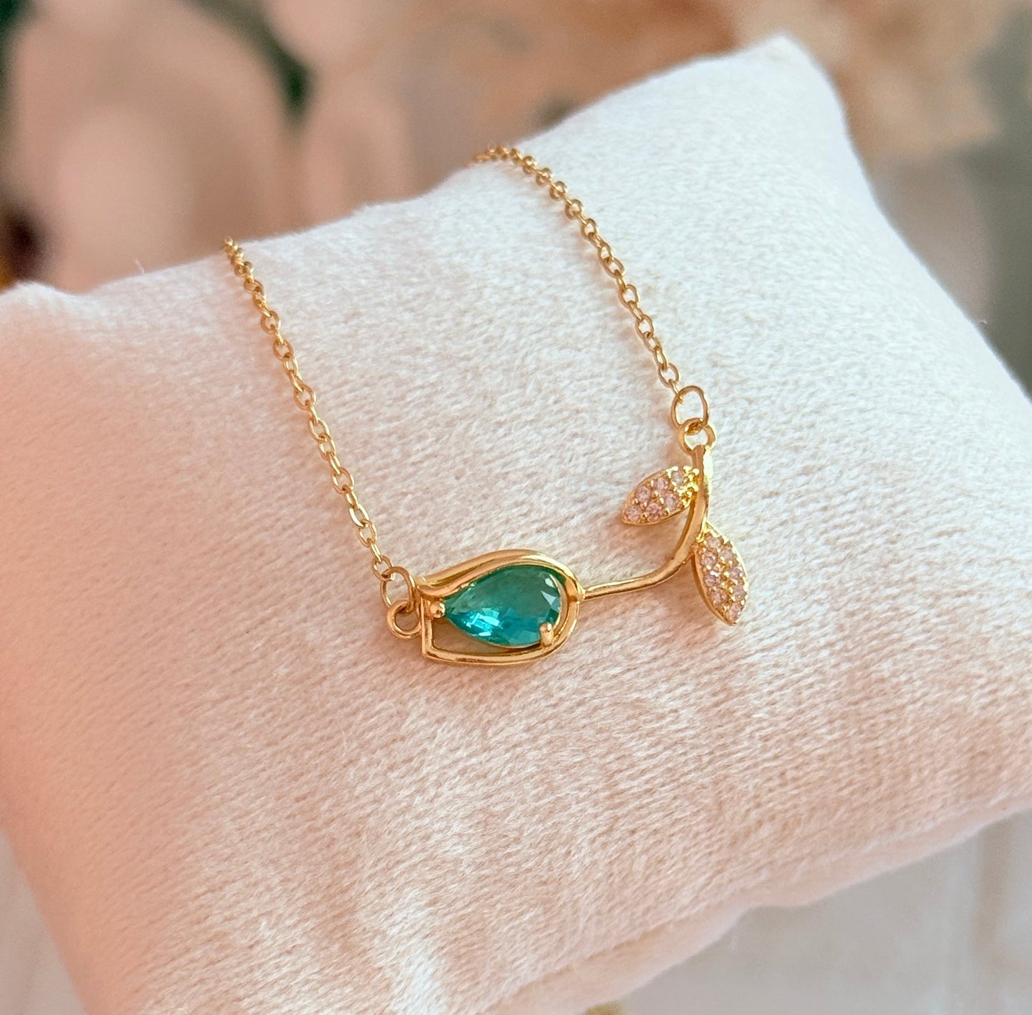 Ocean green tulip necklace