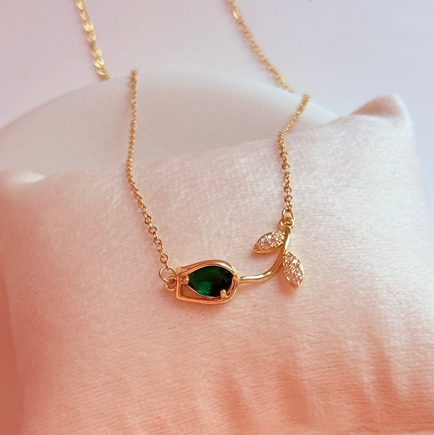 Green tulip necklace