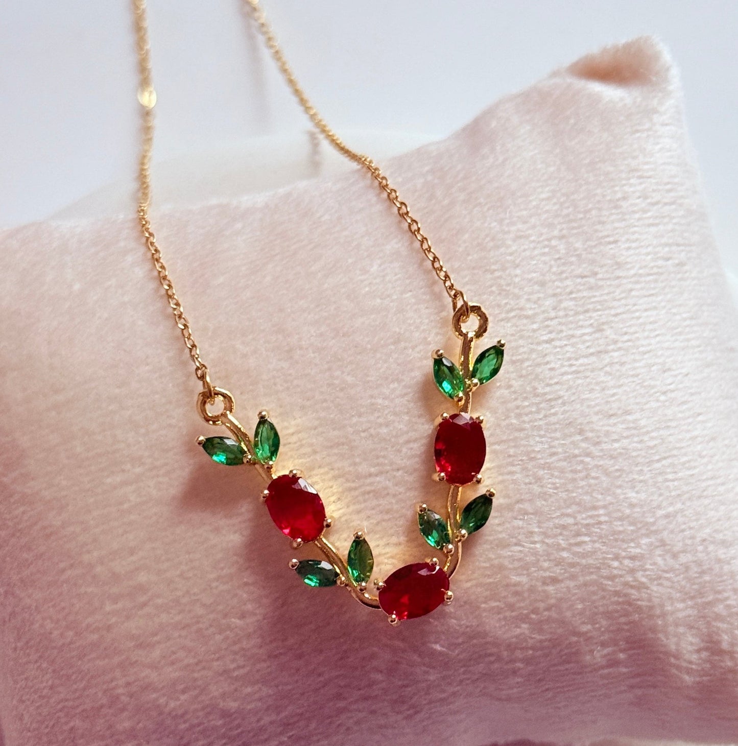 Red green tulip necklace