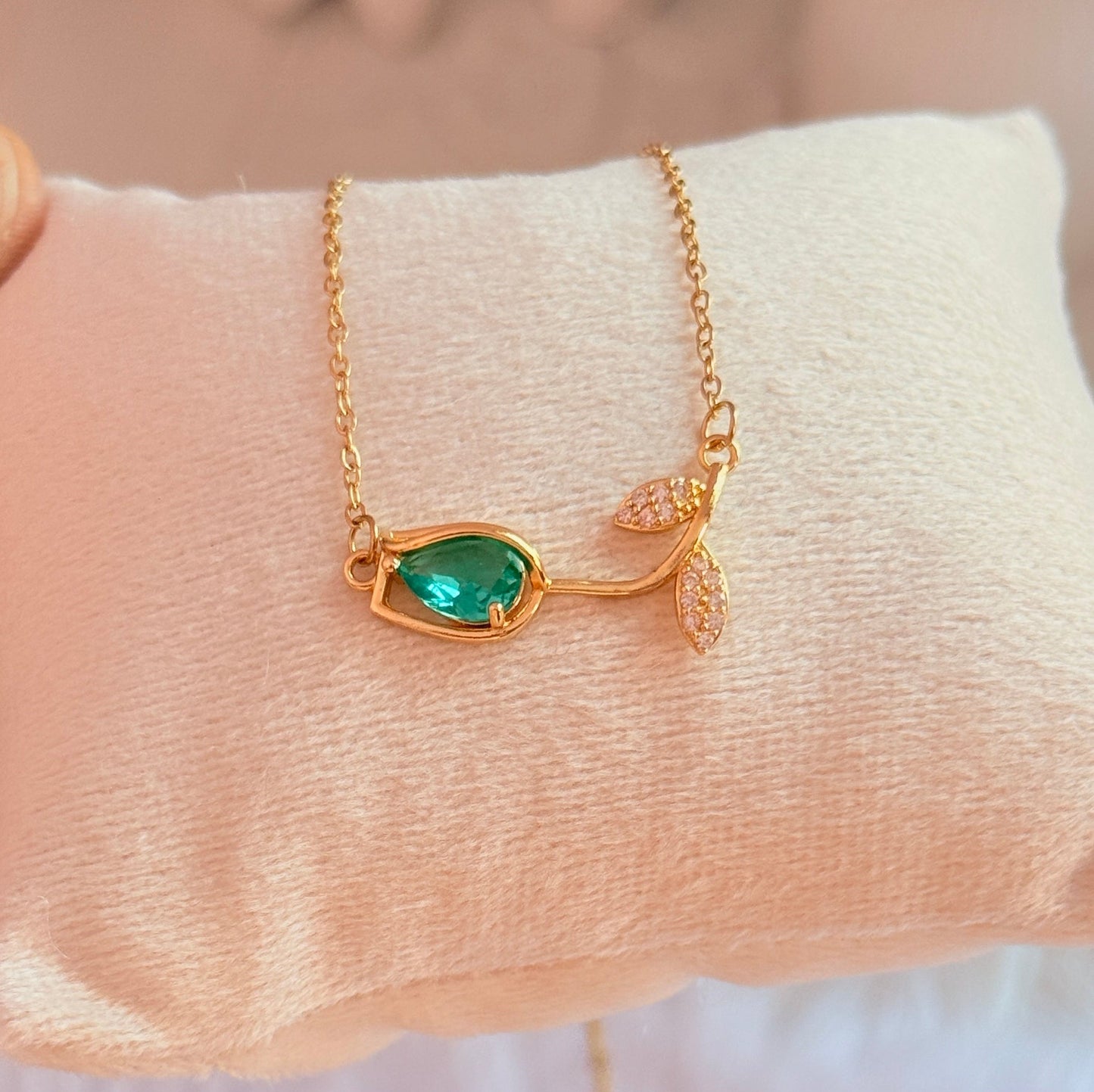Ocean green tulip necklace