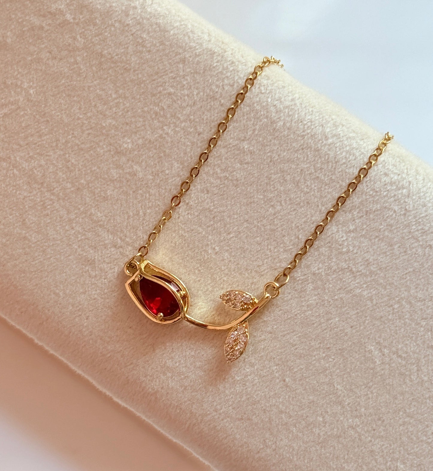 Red tulip necklace