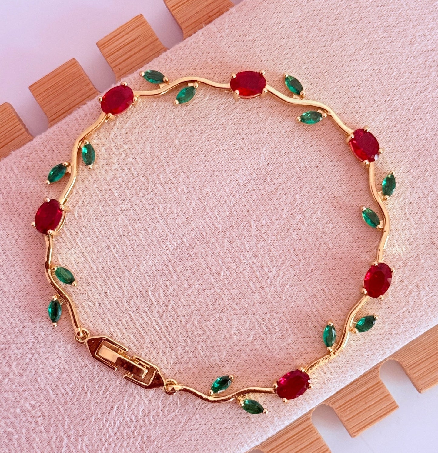 Red green tulip bracelet