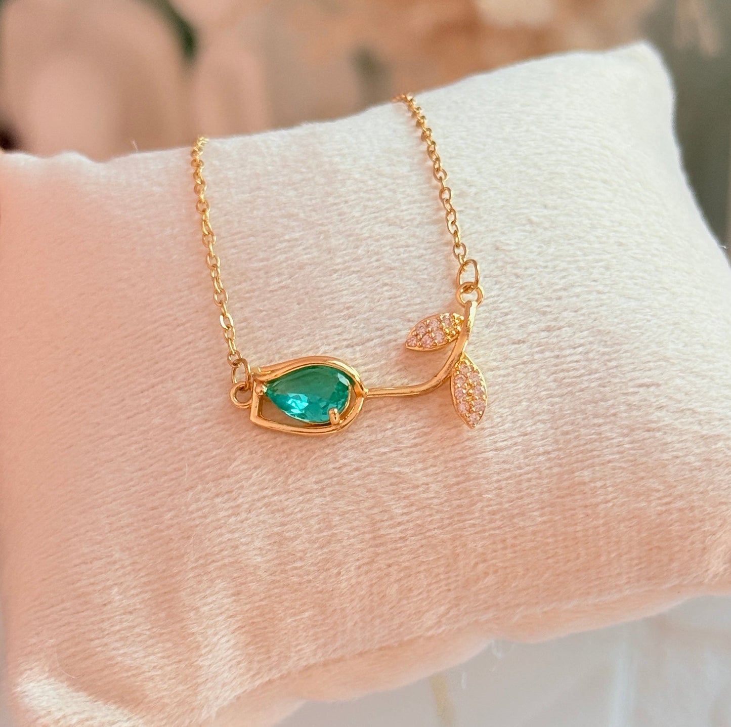 Ocean green tulip necklace