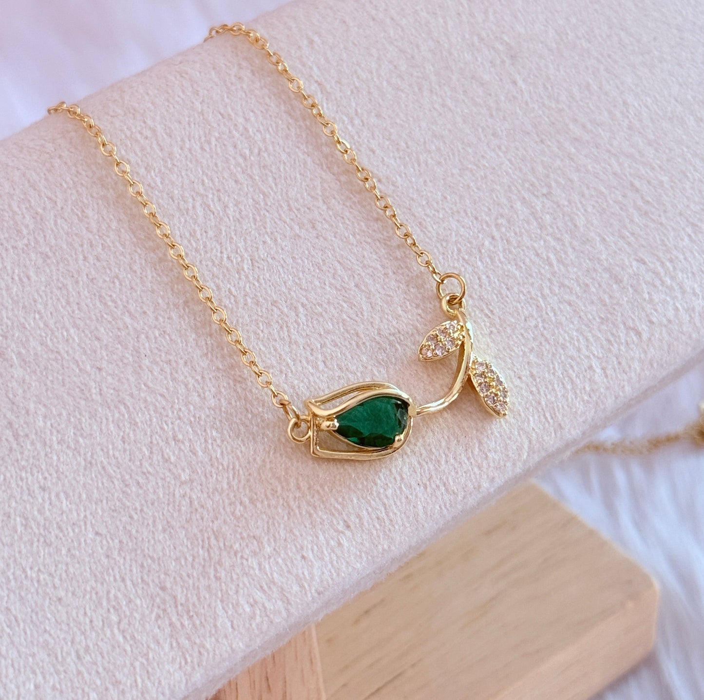 Green tulip necklace